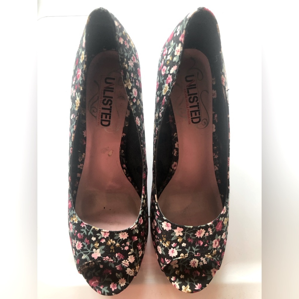 Unlisted floral shoes 3”